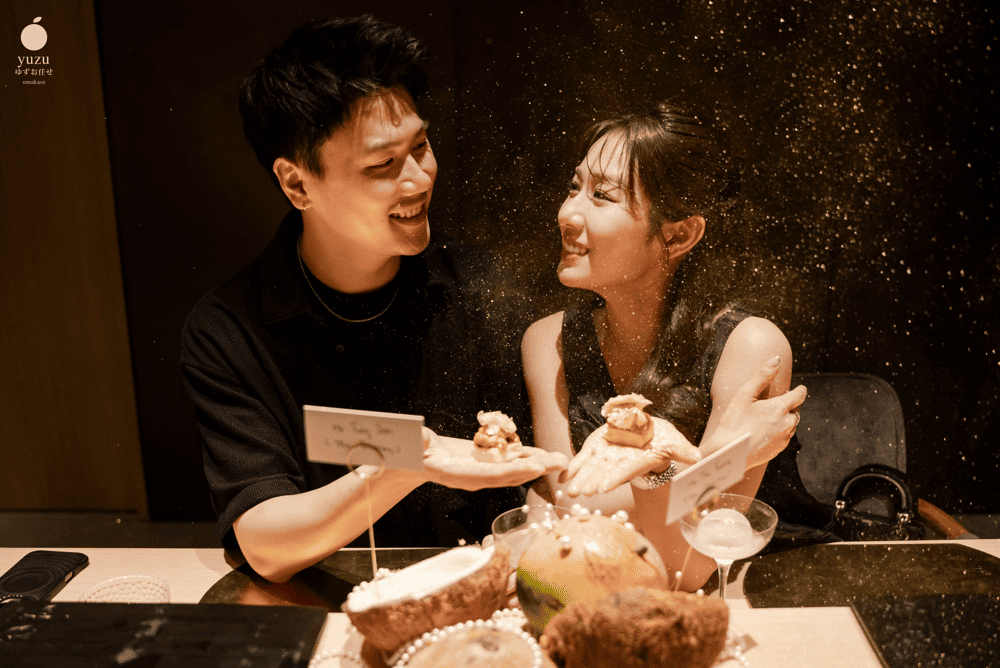 Tại Yuzu, thực kh&aacute;ch được đi từ bất ngờ n&agrave;y tới bất ngờ kh&aacute;c với những "m&agrave;n tr&igrave;nh diễn" s&aacute;ng tạo trong ẩm thực (Nguồn: Yuzu Omakase ゆずお任せ Hanoi)